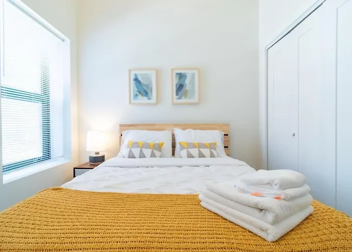Mccormick Place 420 Friendly 3br In Downtown With Optional Parking Sleeps 8 Guests Near Soldier Field, Grant Park And Lakefront Trail Chicago
