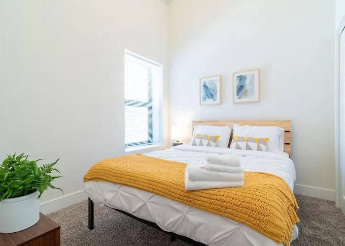Mccormick Place 420 Friendly 3br In Downtown With Optional Parking Sleeps 8 Guests Near Soldier Field, Grant Park And Lakefront Trail Chicago