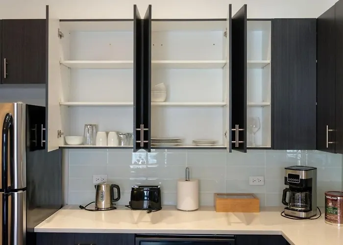 Mccormick Place 420 Friendly 3br In Downtown With Optional Parking Sleeps 8 Guests Near Soldier Field, Grant Park And Lakefront Trail *