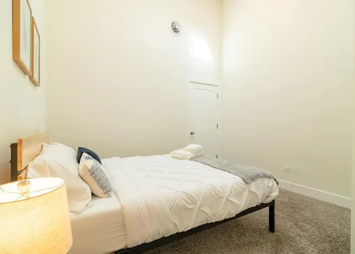 Apartamento Mccormick Place 420 Friendly 3br In Downtown With Optional Parking Sleeps 8 Guests Near Soldier Field, Grant Park And Lakefront Trail *