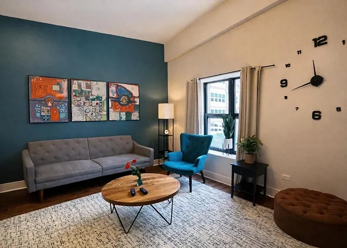 Mccormick Place 420 Friendly 3br In Downtown With Optional Parking Sleeps 8 Guests Near Soldier Field, Grant Park And Lakefront Trail Chicago