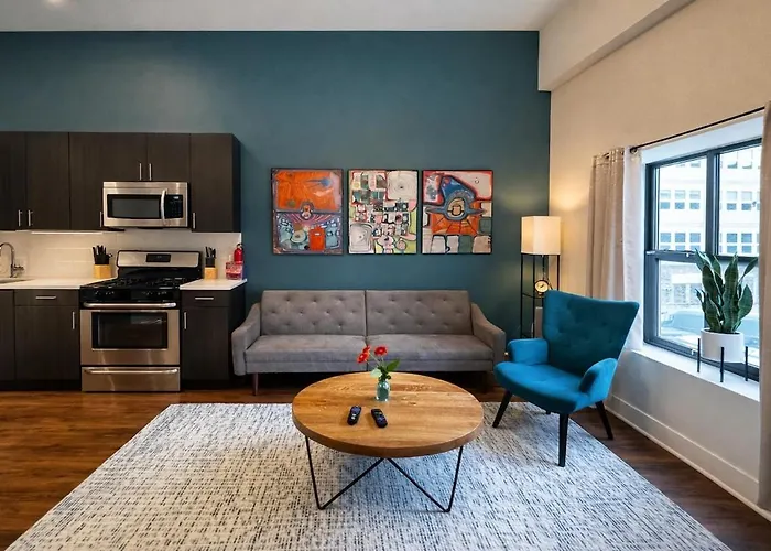 Mccormick Place 420 Friendly 3br In Downtown With Optional Parking Sleeps 8 Guests Near Soldier Field, Grant Park And Lakefront Trail