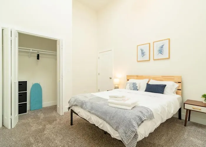 Mccormick Place 420 Friendly 3br In Downtown With Optional Parking Sleeps 8 Guests Near Soldier Field, Grant Park And Lakefront Trail Chicago